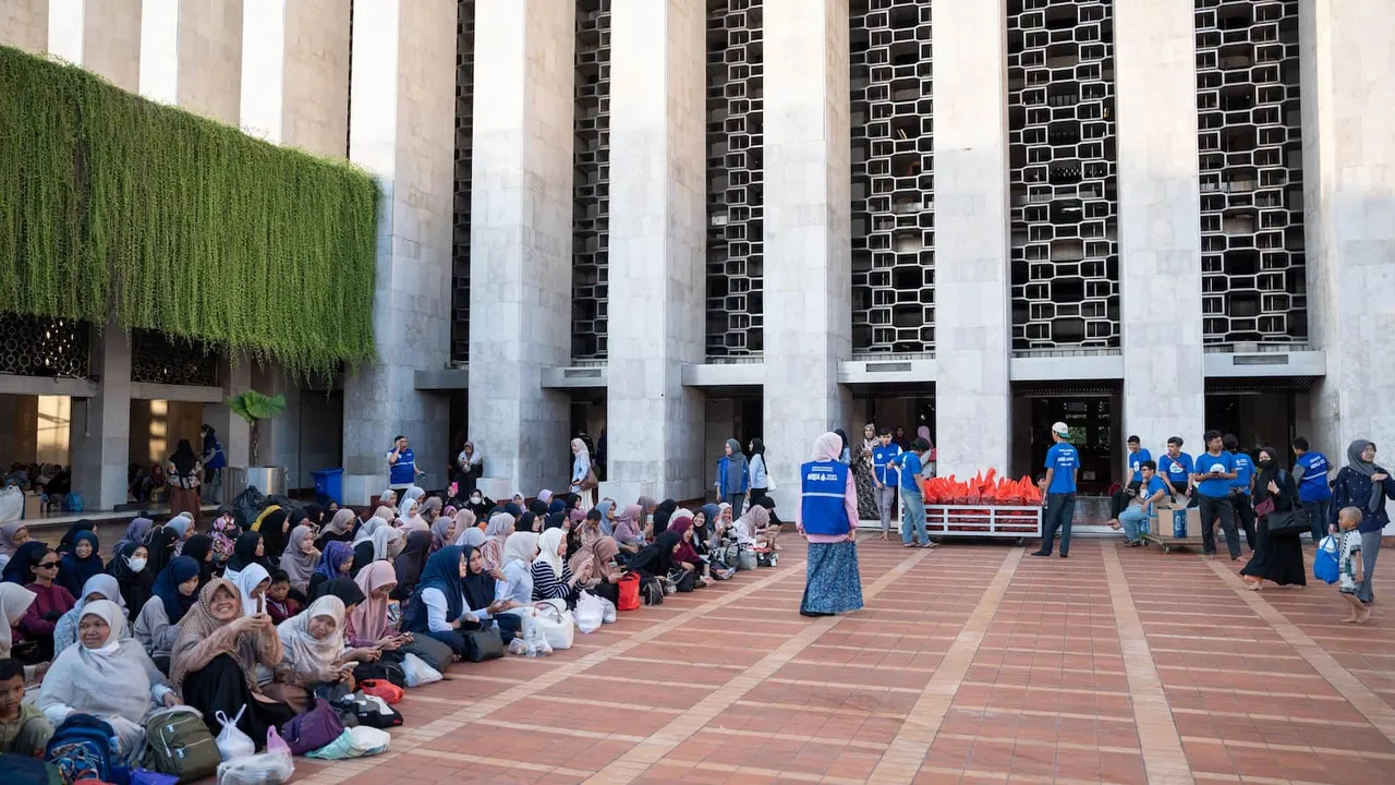 Kemitraan Masjid Istiqlal dan AQUA