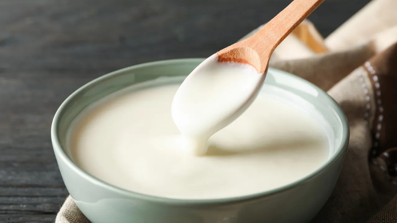 Yoghurt adalah salah satu rekomendasi camilan untuk penderita asam lambung