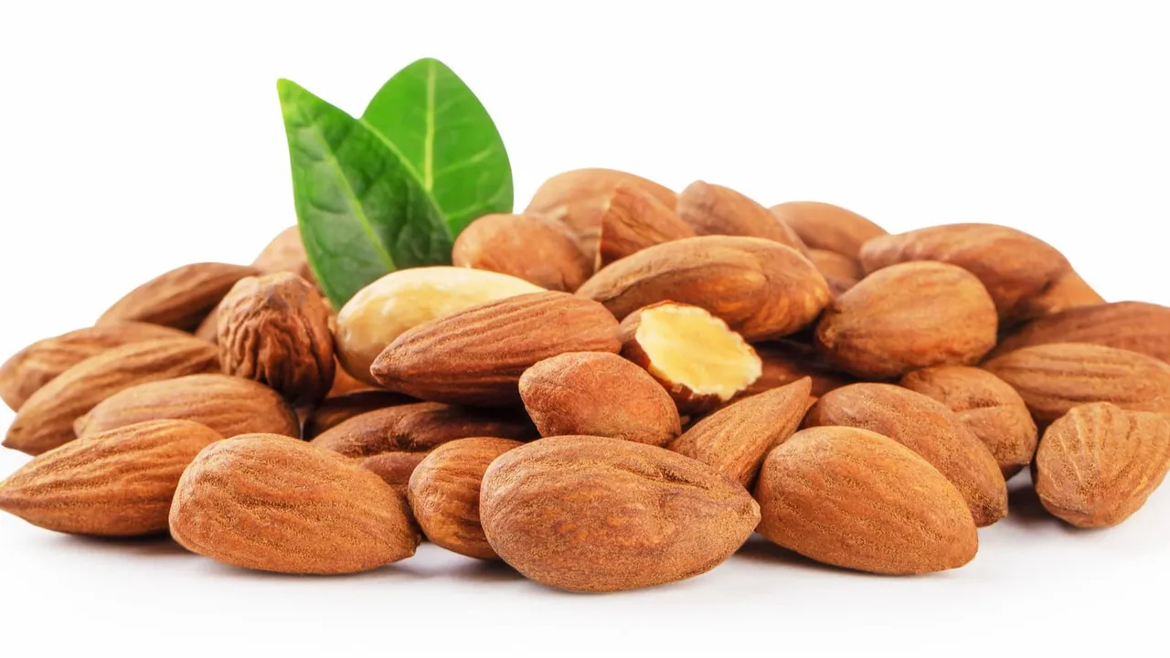 Kacang almond bisa menjadi camilan untuk penderita asam lambung 