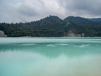 10 Tempat Wisata di Garut yang Paling Terkenal & Memesona!