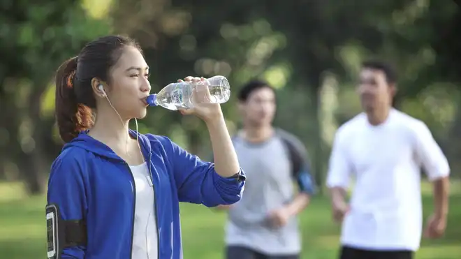 Peran Air Minum Berkualitas untuk Kembalikan Cairan Tubuh