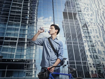 8 Cara Mengatasi Dehidrasi selain Minum Air, Yuk Simak!