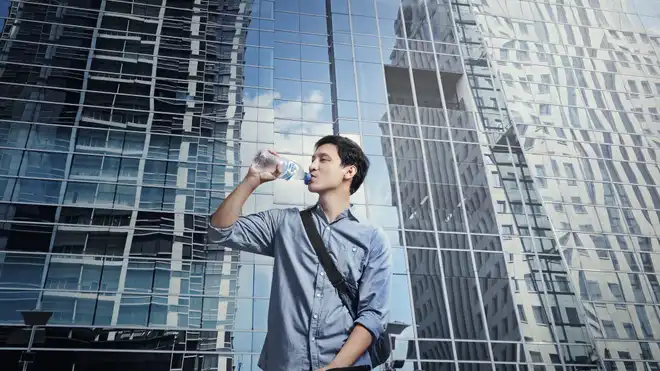 8 Cara Mengatasi Dehidrasi selain Minum Air, Yuk Simak!