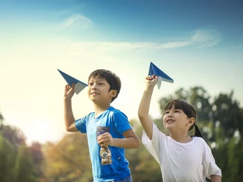 Pentingnya Minum Air Putih Bagi Kesehatan Anak