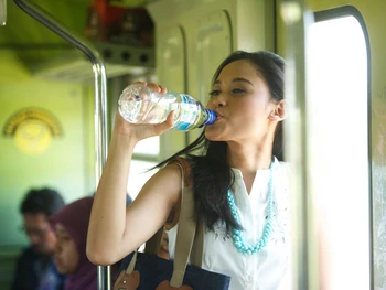 Menciptakan Kebiasaan Hidup Sehat dengan Minum Air Putih