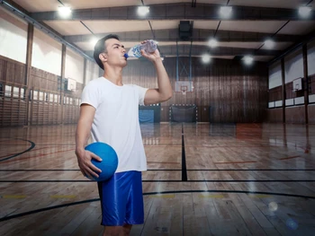 4 Manfaat Minum Air Putih untuk Menurunkan Berat Badan