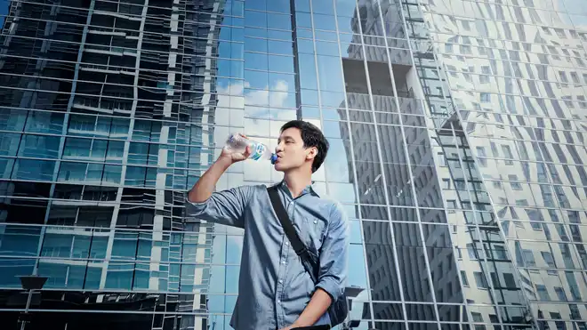 Anjuran Pola Minum Air yang Sehat di Era New Normal