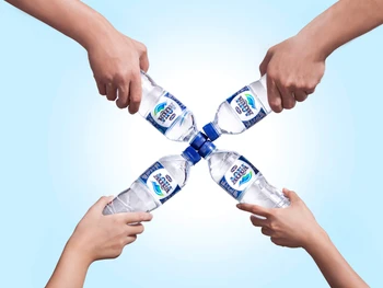 Minum Air Mineral, Cara Menghilangkan Dehidrasi Terbaik