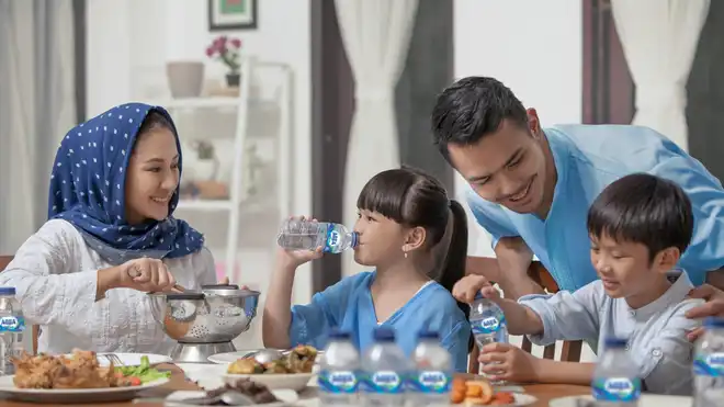 Melindungi Diri dan Raih Kemenangan Ramadan bersama Air Mineral AQUA