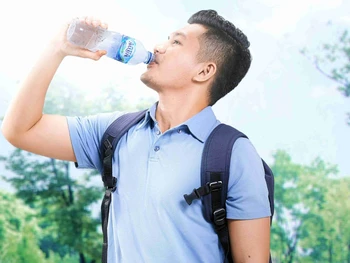 Manfaat minum air putih bagi kesehatan tubuh