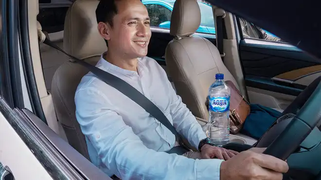 Imbangi aktivitas Travelingmu dengan minum air putih yang cukup