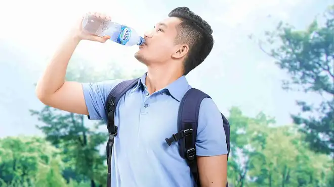 Siap Traveling untuk akhir tahun? Jangan Lupa bawa air mineral yang baik untuk jaga hidrasi tubuh
