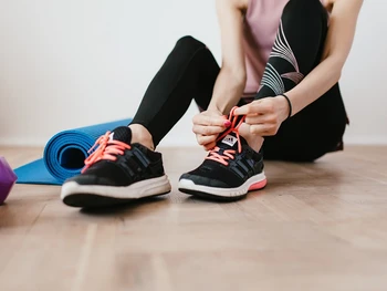 6 Manfaat Olahraga Malam Hari, Kenali Jenis dan Risikonya!