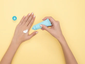 8 Penyebab Kulit Kering, Gejala, Cara Alami Mengatasinya