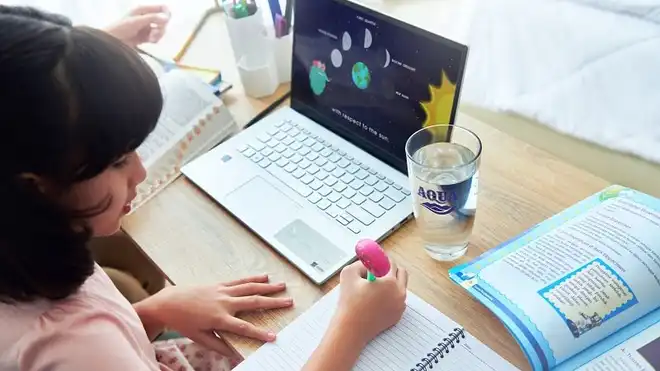 6 Tips Mudah Cara Membiasakan Minum Air Putih, Yuk Simak!