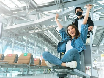 10 Tips Traveling ke Luar Negeri Agar Irit dan Terjamin