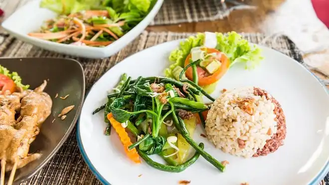 12 Makanan Khas Bali yang Lezat dan Populer