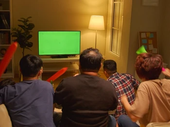 7 Tips Sehat saat Begadang Nonton Pertandingan Olahraga