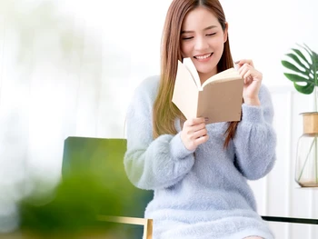 7 Kegiatan Saat Hujan di Rumah yang Seru dan Bermanfaat