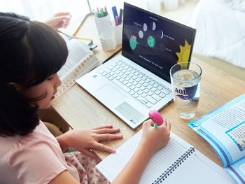 5 Manfaat Minum Air Putih saat Belajar beserta Tipsnya