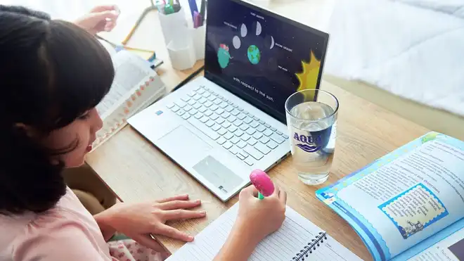 5 Manfaat Minum Air Putih saat Belajar beserta Tipsnya