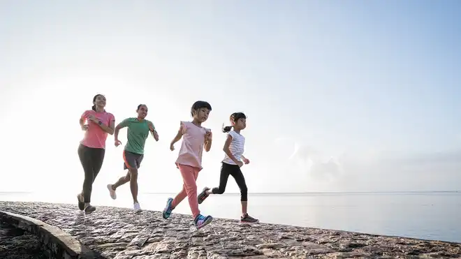 7 Olahraga Bersama Keluarga yang Seru dan Menyenangkan