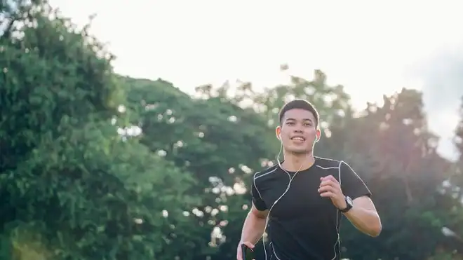 6 Cara Mengatur Nafas Saat Lari, Tidak Cepat Lelah!