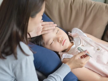 6 Penyebab Anak Tiba-Tiba Demam dan Cara Mengatasinya