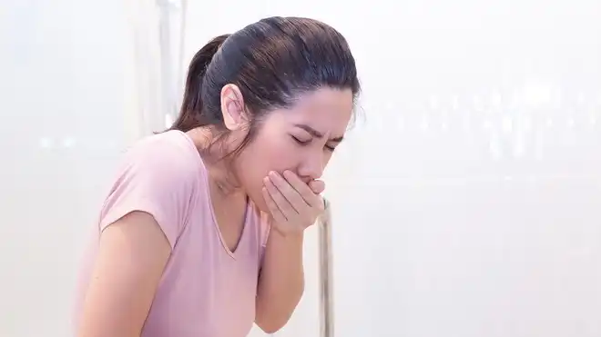 Penyebab Muntah saat Puasa & Cara Mengatasi, Apakah Batal?