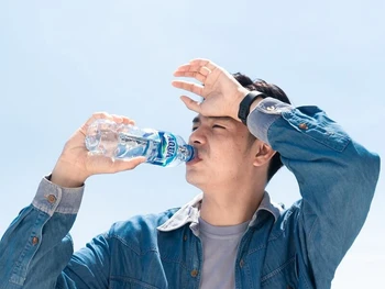 Berapa Kebutuhan Air Minum saat Cuaca Panas yang Diperlukan?