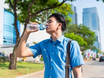 Air Mineral: Kandungan & Manfaatnya Bagi Tubuh