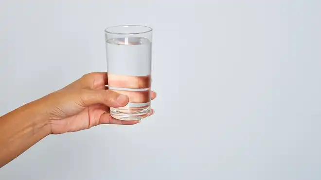 Perbedaan Air RO dan Mineral: Kandungan & Manfaatnya