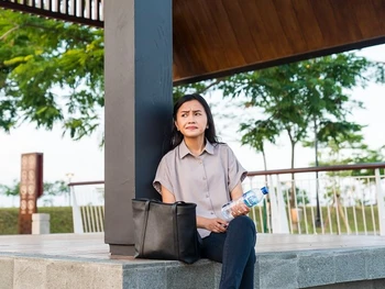 10 Cara Mengatasi Overthinking Agar Hidup Tenang dan Bahagia