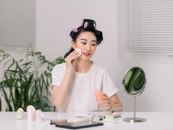 Skin Minimalism: Definition, Benefits, and How to Apply It