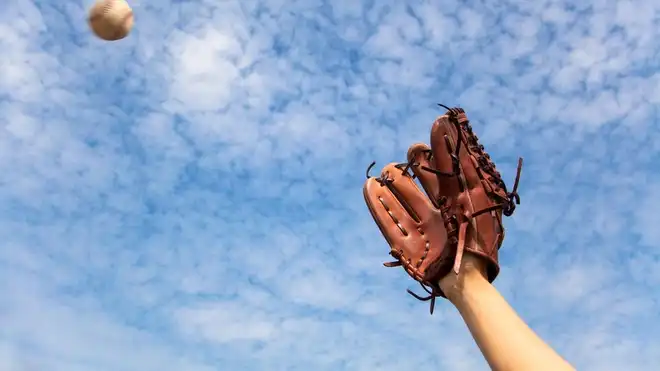 Permainan Bola Kasti: Sejarah, Teknik Dasar & Aturan Mainnya