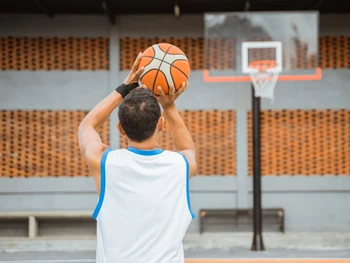 10 Teknik Shooting Bola Basket Paling Efektif
