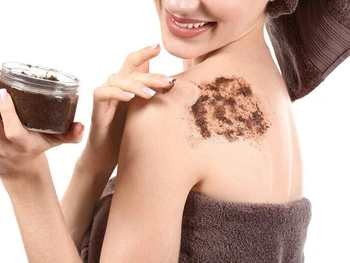 7 Manfaat Lulur & Tips Memakainya Agar Hasil Maksimal!