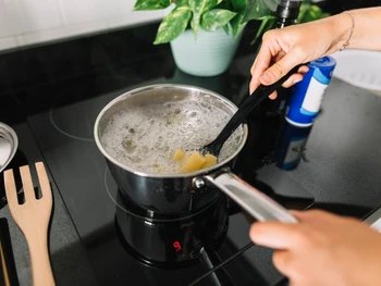 5 Pengganti Minyak Goreng buat Masakan Jadi Lebih Sehat