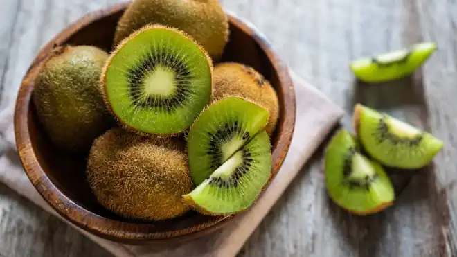 8 Manfaat Buah Kiwi untuk Kesehatan & Kecantikan