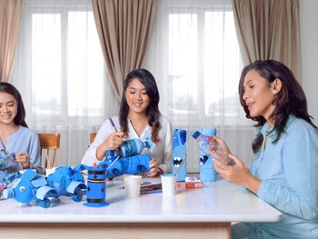 4 Kreasi Lampu Hias dari Botol Bekas AQUA yang Estetik