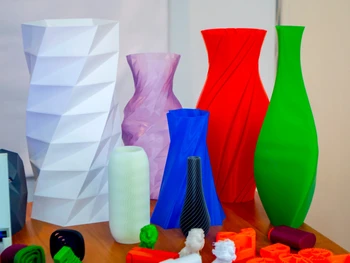 8 Kerajinan dari Botol AQUA yang Mudah Dibuat & Bermanfaat