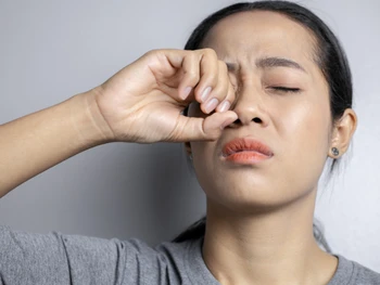 7 Penyebab Mata Berkunang-Kunang & Cara Atasinya