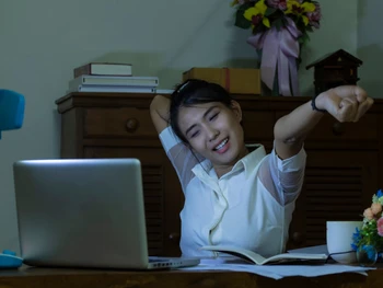 10 Tips Jaga Kesehatan untuk Pekerja Shift Malam