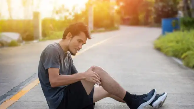 Apa itu Cedera Hamstring? Penyebab, Gejala, & Mengobatinya