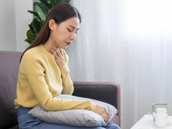 7 Cara Mengatasi Tenggorokan Kering di Rumah, Catat!