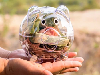 Cara Mudah Membuat Celengan dari Botol Bekas di Rumah