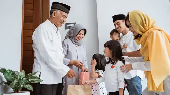 15 Hadiah Lebaran untuk Orang Tua yang Berkesan dan Istimewa