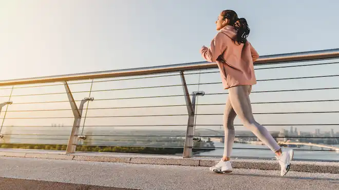 Jogging Pagi Sebaiknya Dilakukan Jam Berapa? Ini Jawabannya!