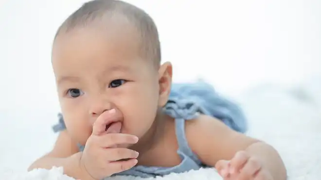 Kenapa Bayi Tidak Mau Minum Asi, Tapi Memasukkan Jari Ke Mulut?