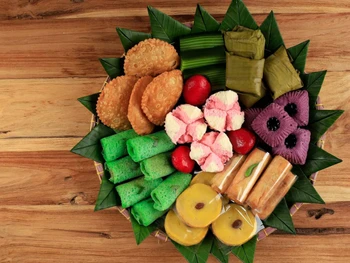 10 Kue Khas Betawi Terfavorit, Enak & Cocok Buat Oleh-Oleh!